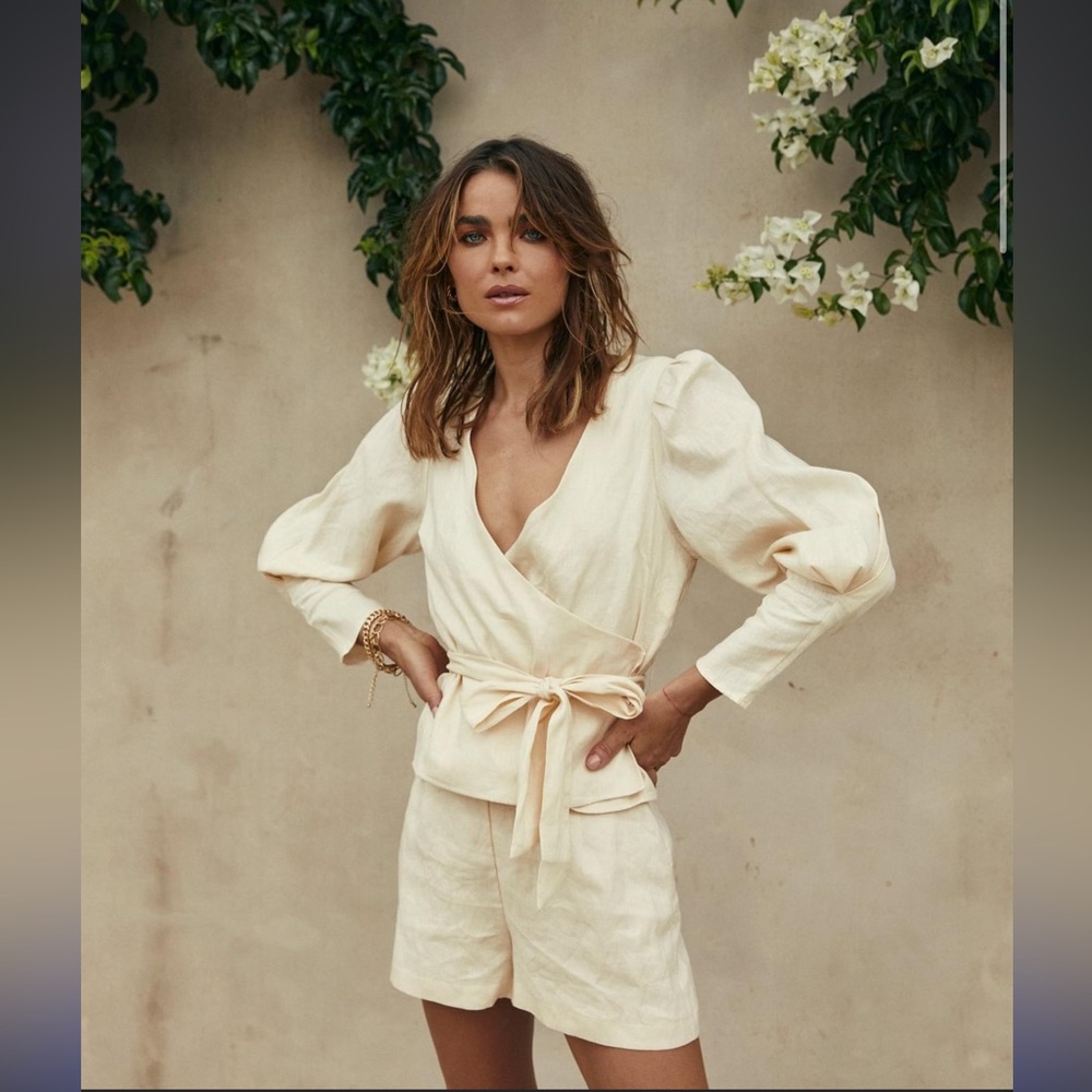 DISSH Cream Women's Shorts